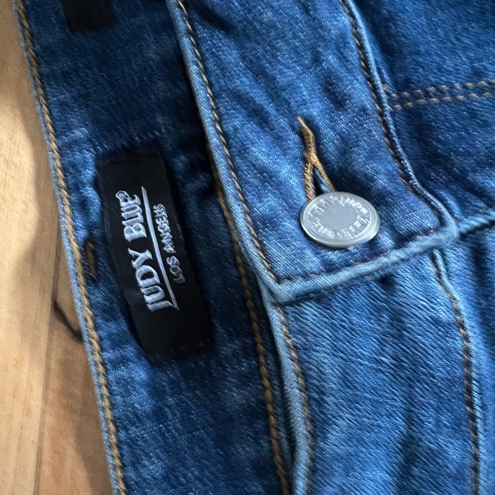 Judy Blue raw hem distressed skinny fit dark wash blue jeans‎ - Picture 2 of 8